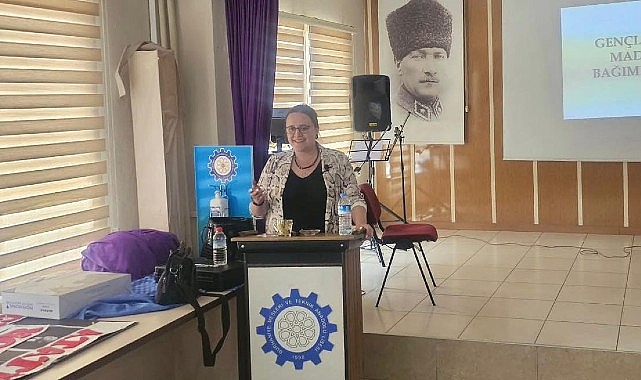 Burhaniye Belediyesi'nden Bağımlılıkla Mücadele Semineri