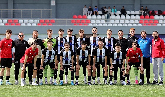 Burhaniye Belediyespor U-18 Takımı, Türkiye Şampiyonası'na son 24 turunda veda etti